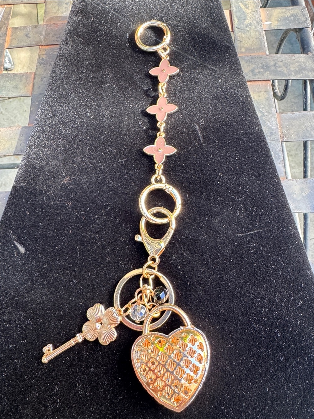 Key chain Gold-Tone Pink Flower Heart Key Charm Keychain